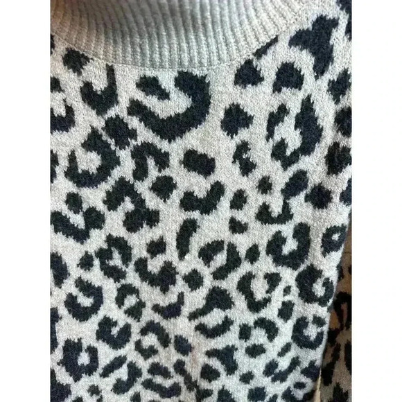 Jessica Simpson Leopard Print Sweater Women's Size XS - Picture 2 of 7
